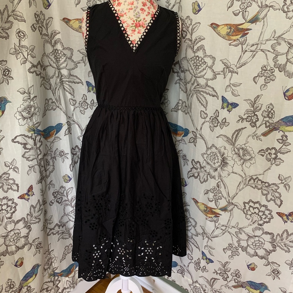 Ann Taylor ✨NWTs✨ Scalloped Eyelet Flare Dress - Picture 2 of 7